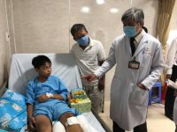 3-hoc-sinh-cay-phuong-bat-goc-03