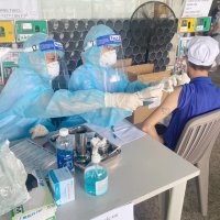 ito-phu-nhuan-tham-gia-tiem-vac-xin-09