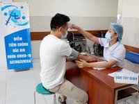 tiem-vac-xin-cho-nhan-vien-01