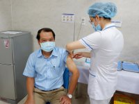 tiem-vac-xin-cho-nhan-vien-10