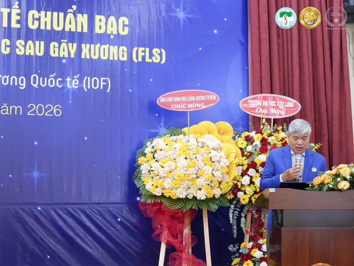 HỆ THỐNG BỆNH VIỆN SAIGON-ITO CHÍNH THỨC ĐÓN NHẬN CHỨNG NHẬN QUỐC TẾ CHUẨN BẠC VỀ MÔ HÌNH DỊCH VỤ LIÊN KẾT CHĂM SÓC SAU GÃY XƯƠNG (FLS) ĐƯỢC CÔNG NHẬN BỞI TỔ CHỨC LOÃNG XƯƠNG QUỐC TẾ (IOF) 1 FLS 01