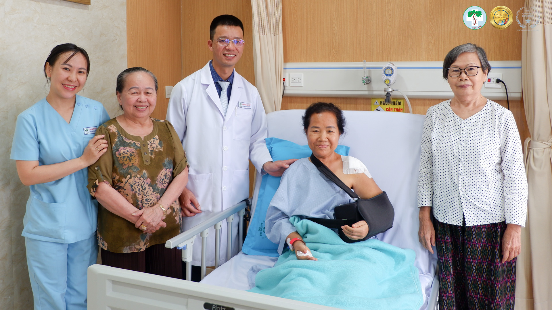 6 THÁNG ĐAU VAI, ĐAU BÀN TAY VÀ QUYẾT ĐỊNH ĐIỀU TRỊ TẠI BỆNH VIỆN SAIGON-ITO CỦA NGƯỜI BỆNH CAMPUCHIA 1 DAU VAI DAU TAY CO SE SOPHANAH 1920